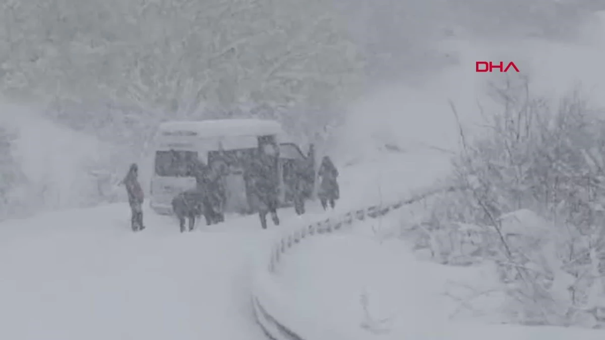 Ardahan\'da Kar Yağışı Nedeniyle 49 Köy ve Posof-Ardahan Yolu Ulaşıma Kapandı