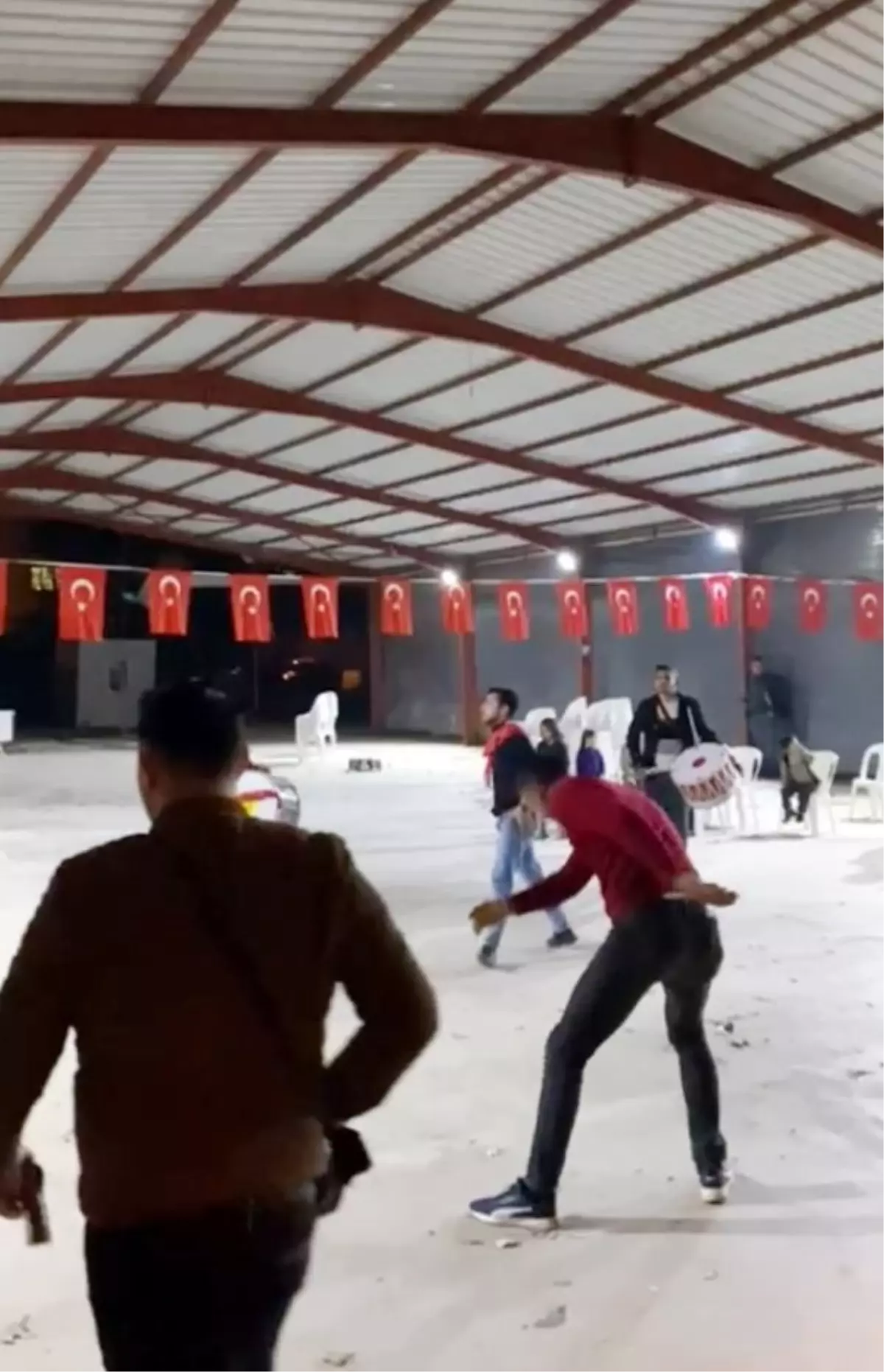 Serik'te asker eğlencesinde rastgele ateş sonucu zabıta yaralandı