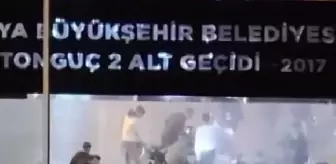Antalya'da Asker Uğurlayan Gençler Alt Geçidi Trafiğe Kapattı
