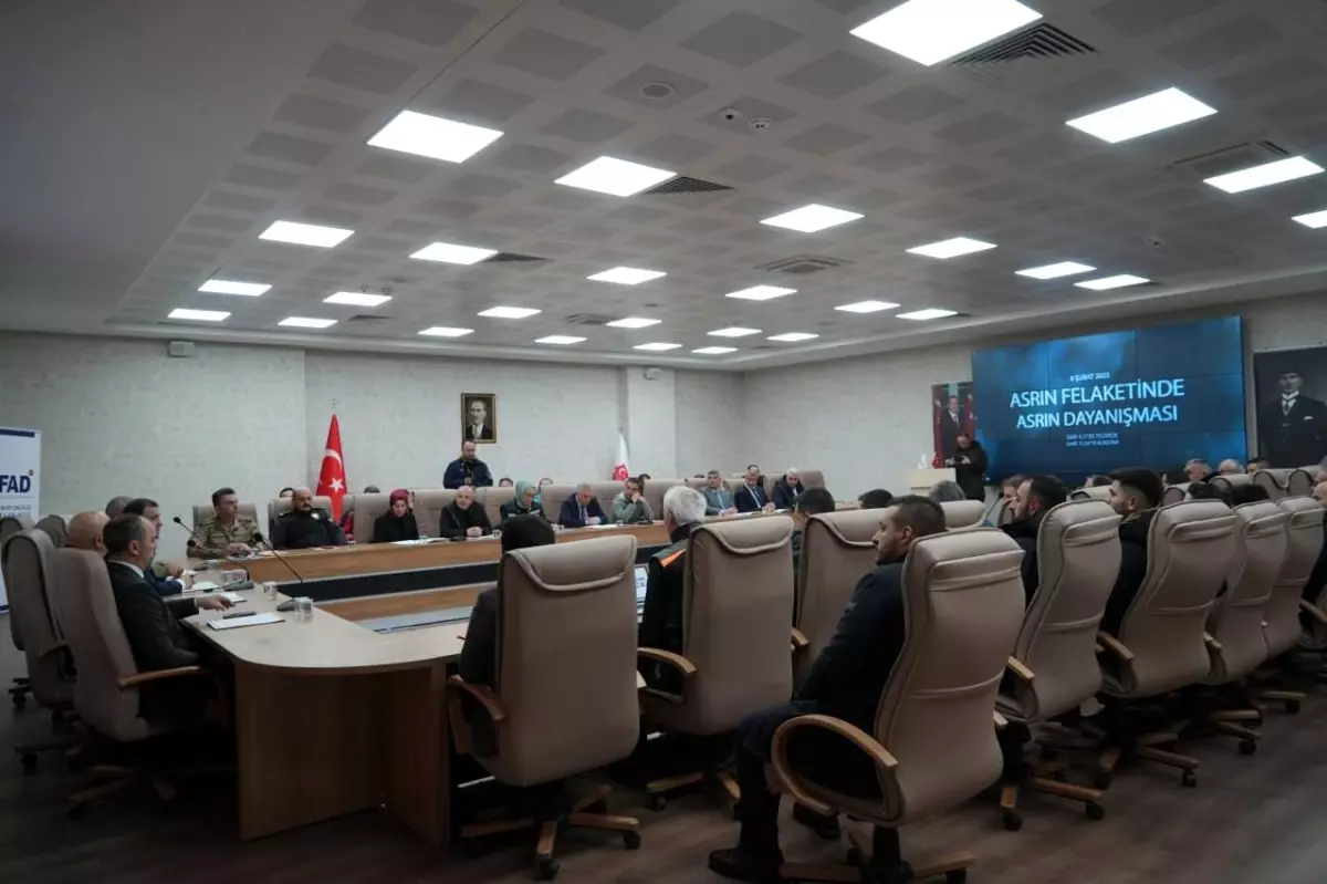 Bayburt Valisi Mustafa Eldivan, Asrın Felaketinin yıl dönümünde Afet Merkezinde anma programına katıldı