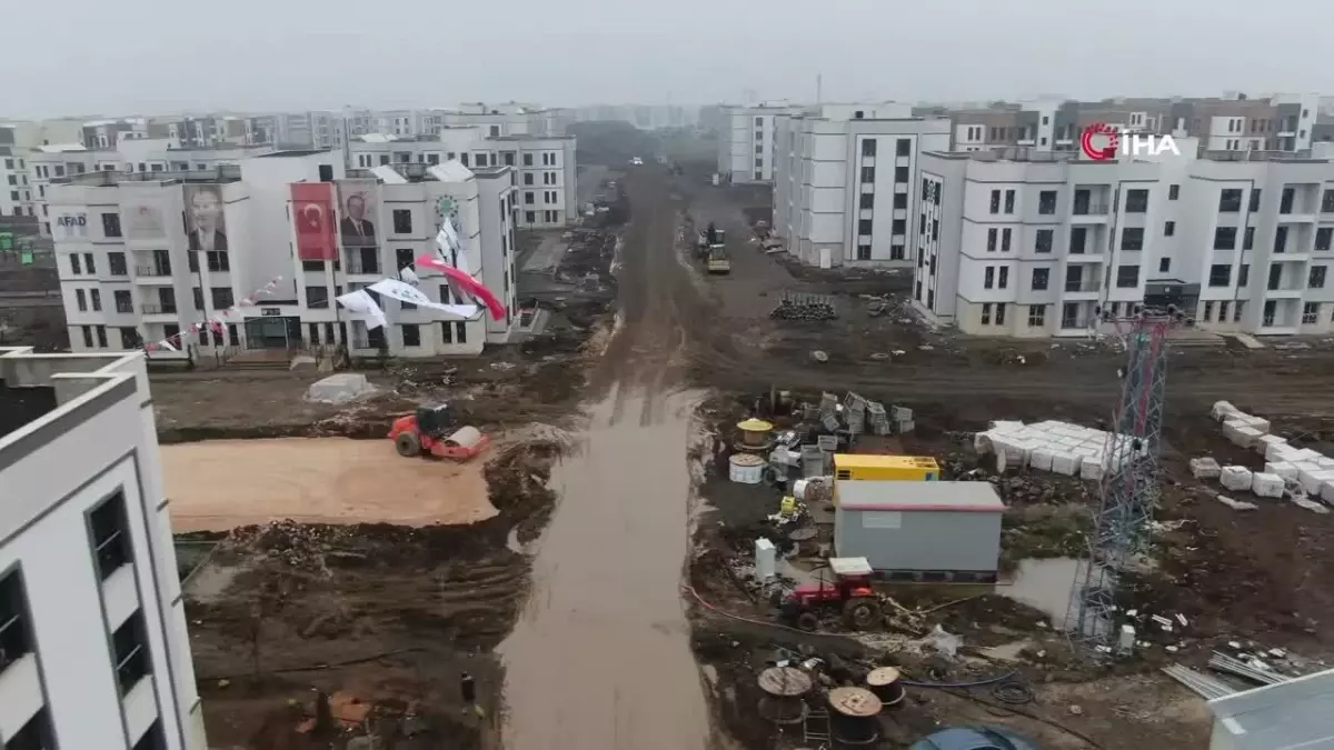 Asrın felaketinde sarsıntıyla uyandılar, evsiz kalacaklarını hiç düşünmediler...Depremzedeler gözyaşları içinde o anları anlattı