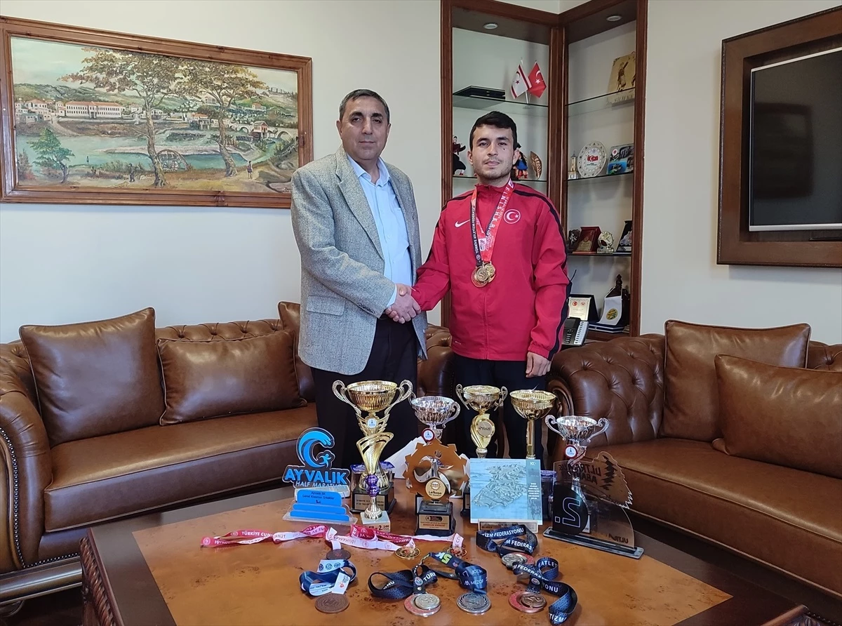 Atlet Okan Yumuk, Silifke Kaymakamı Abdullah Aslaner\'i ziyaret etti