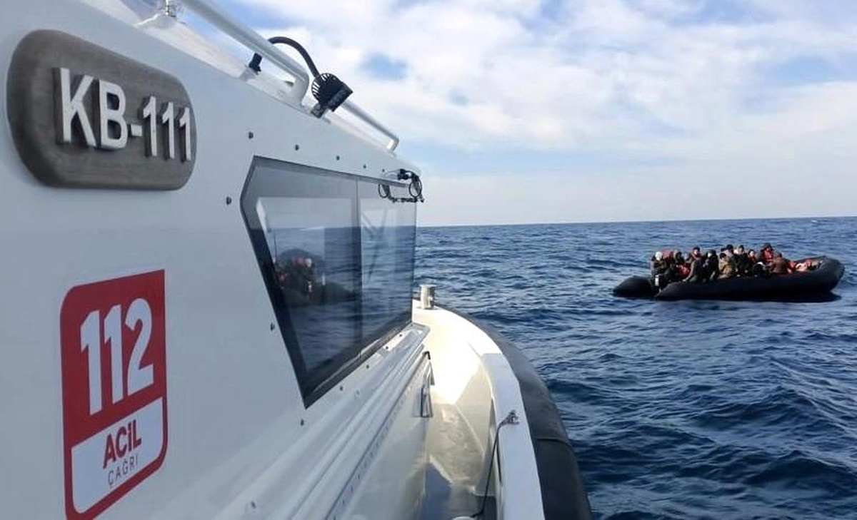 Çanakkale\'de 38 kaçak göçmen kurtarıldı