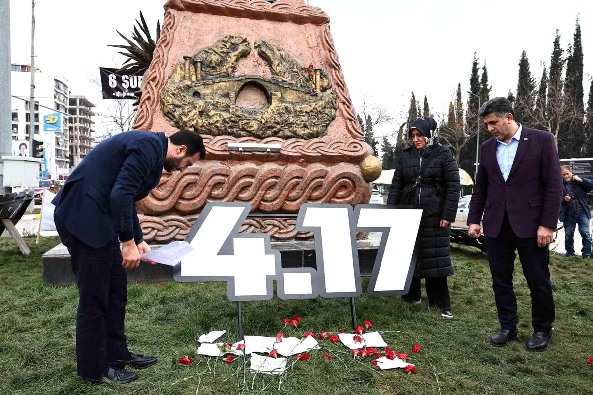 Bağcılar Belediye Başkanı Abdullah Özdemir, depremzedelerle bir araya geldi