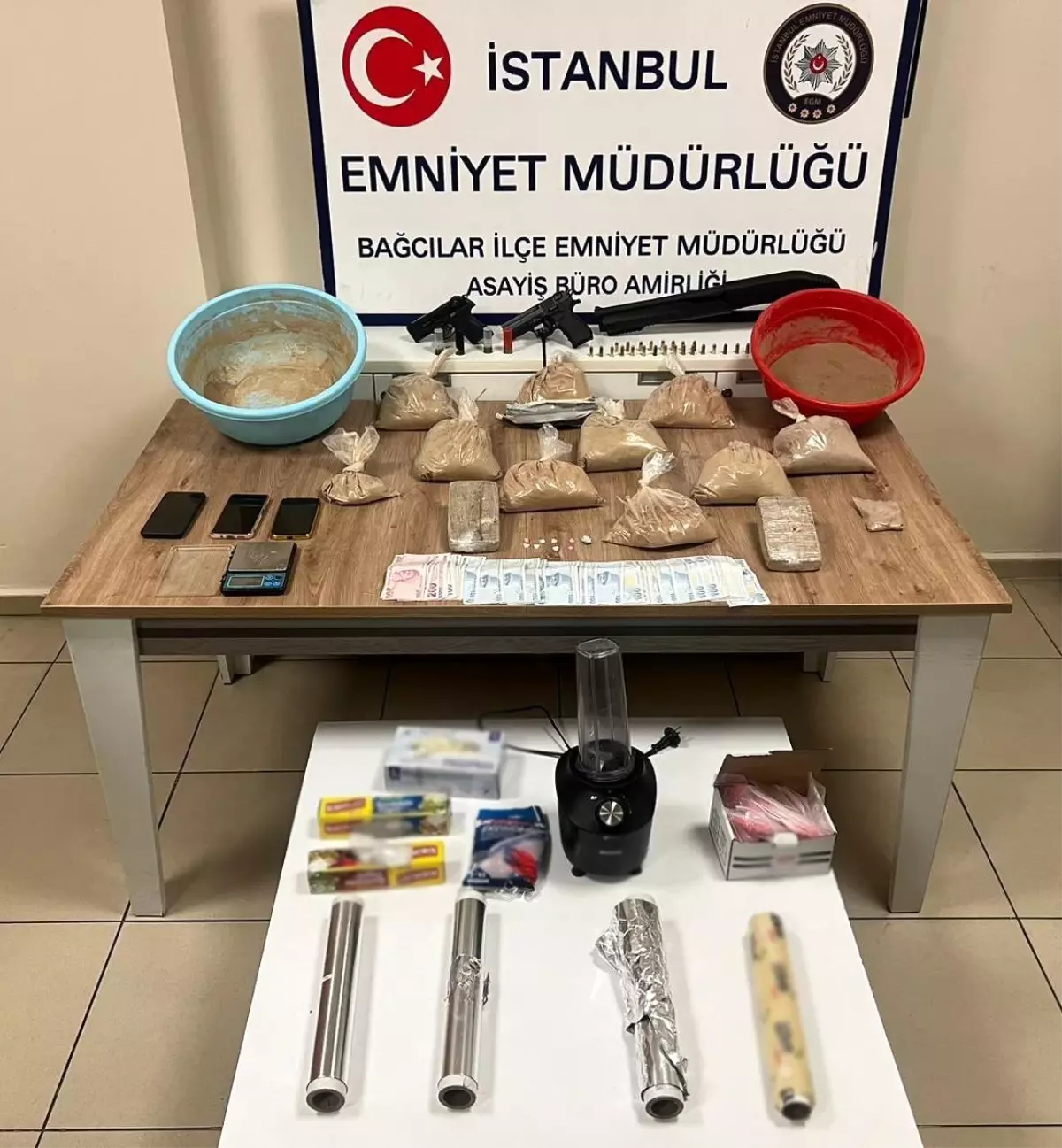 Bağcılar\'da Uyuşturucu Operasyonu: 2 Şahıs Gözaltına Alındı