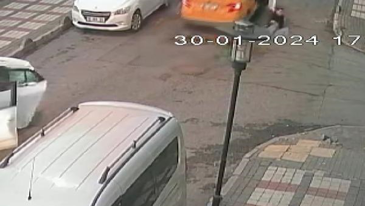 Taksi Şoförüne Saldıran Sürücü Silah Gösterdi