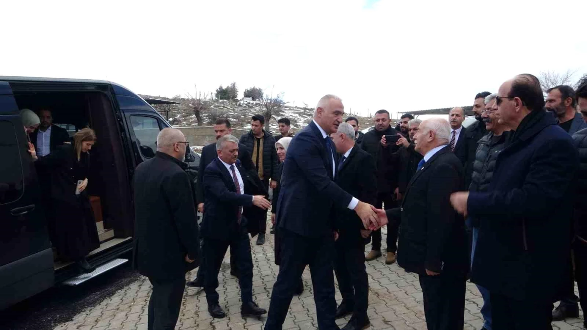 Kültür ve Turizm Bakanı Malatya\'da asırlık cemevi ziyaret etti