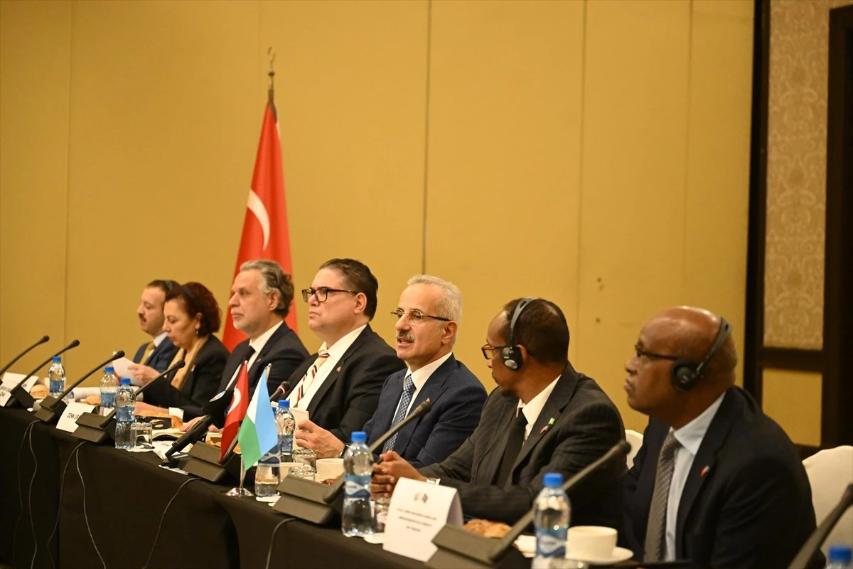 Ulaştırma ve Altyapı Bakanı Abdulkadir Uraloğlu, Türkiye ve Cibuti\'nin stratejik konumda bulunan ülkeler olduğunu belirtti