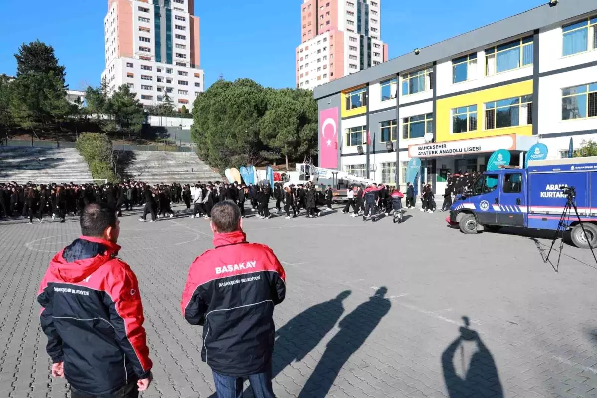 Başakşehir'de Deprem Tatbikatı Yapıldı