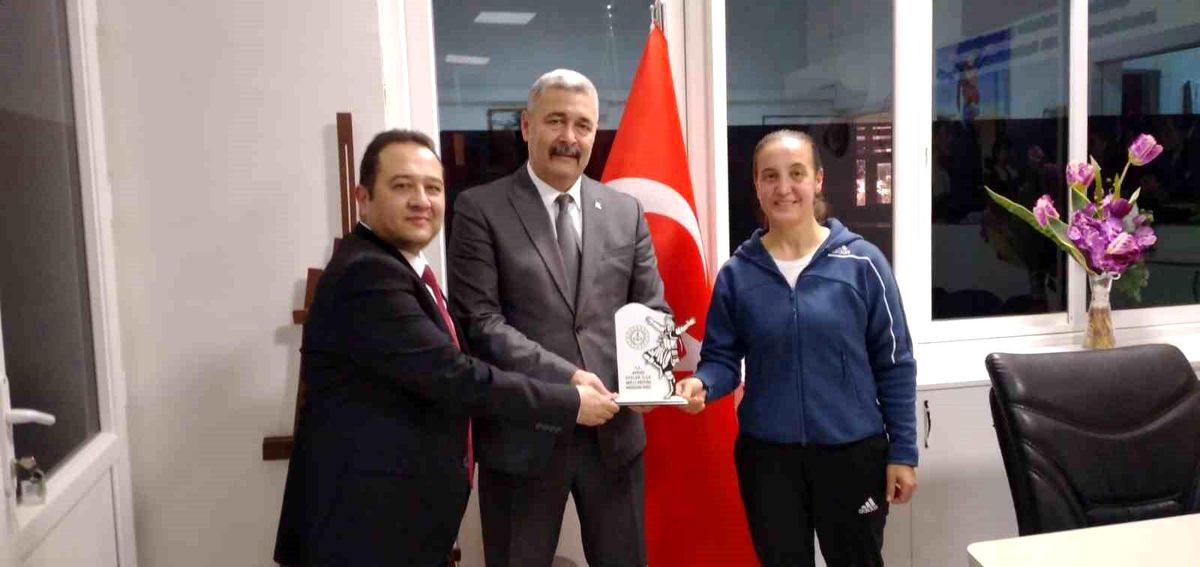 Efeler Zafer Ortaokulu, Aydın\'ı temsil edecek