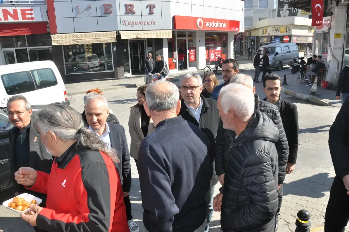 Çine Belediye Başkanı Mehmet Kıvrak, depremde hayatını kaybeden öğretmenin ailesinin düzenlediği hayra katıldı