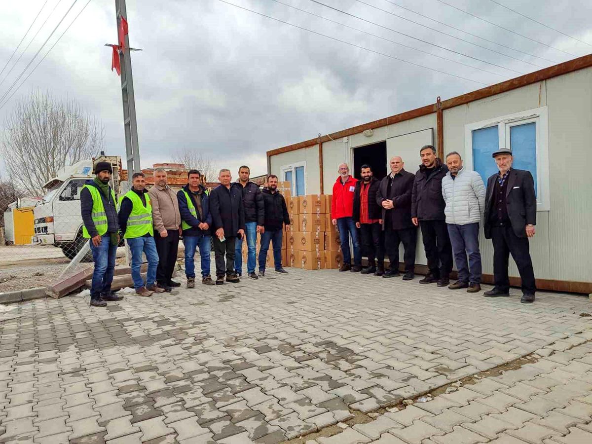 Talas Belediyesi, depremzedelere yardımlarını sürdürüyor