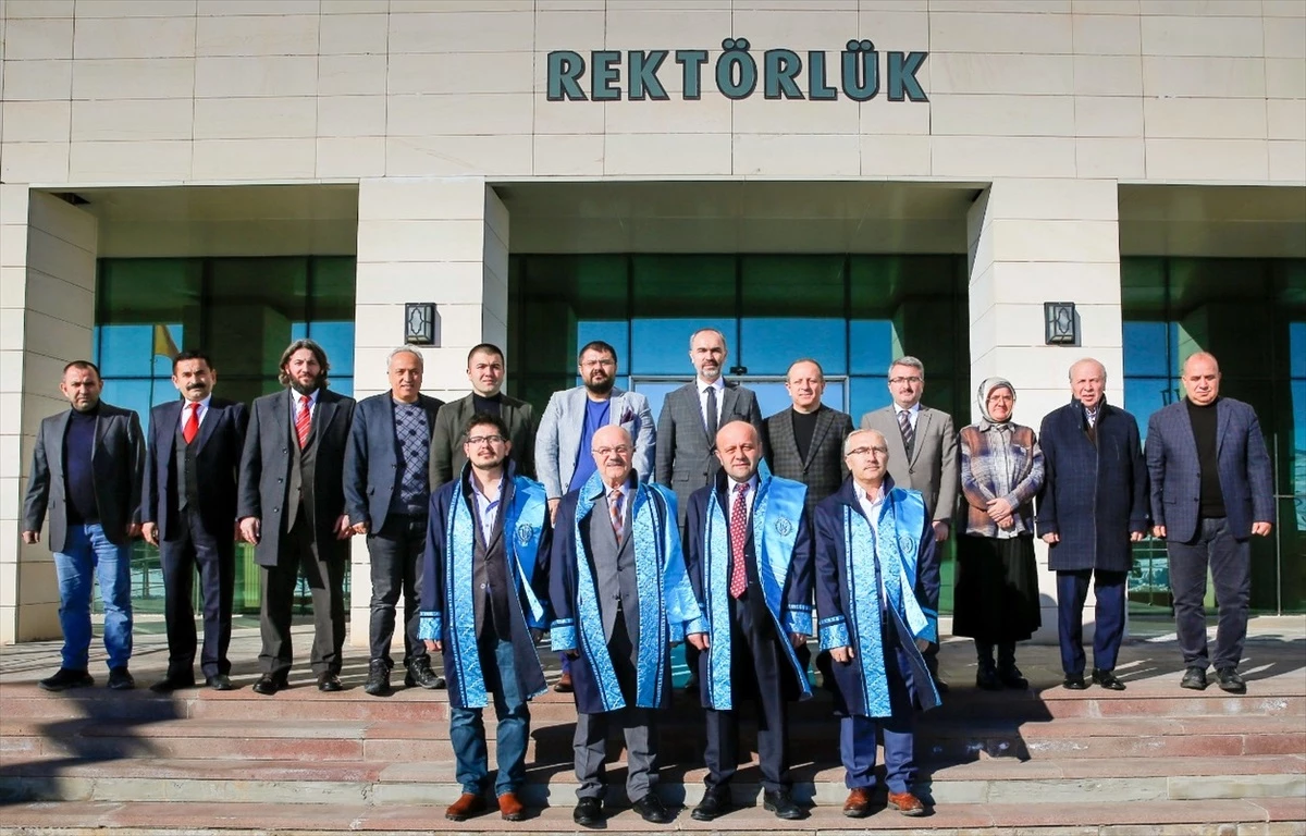 Bayburt Üniversitesi\'nde yeni kadrolara atanan akademisyenler için cübbe giyme töreni düzenlendi
