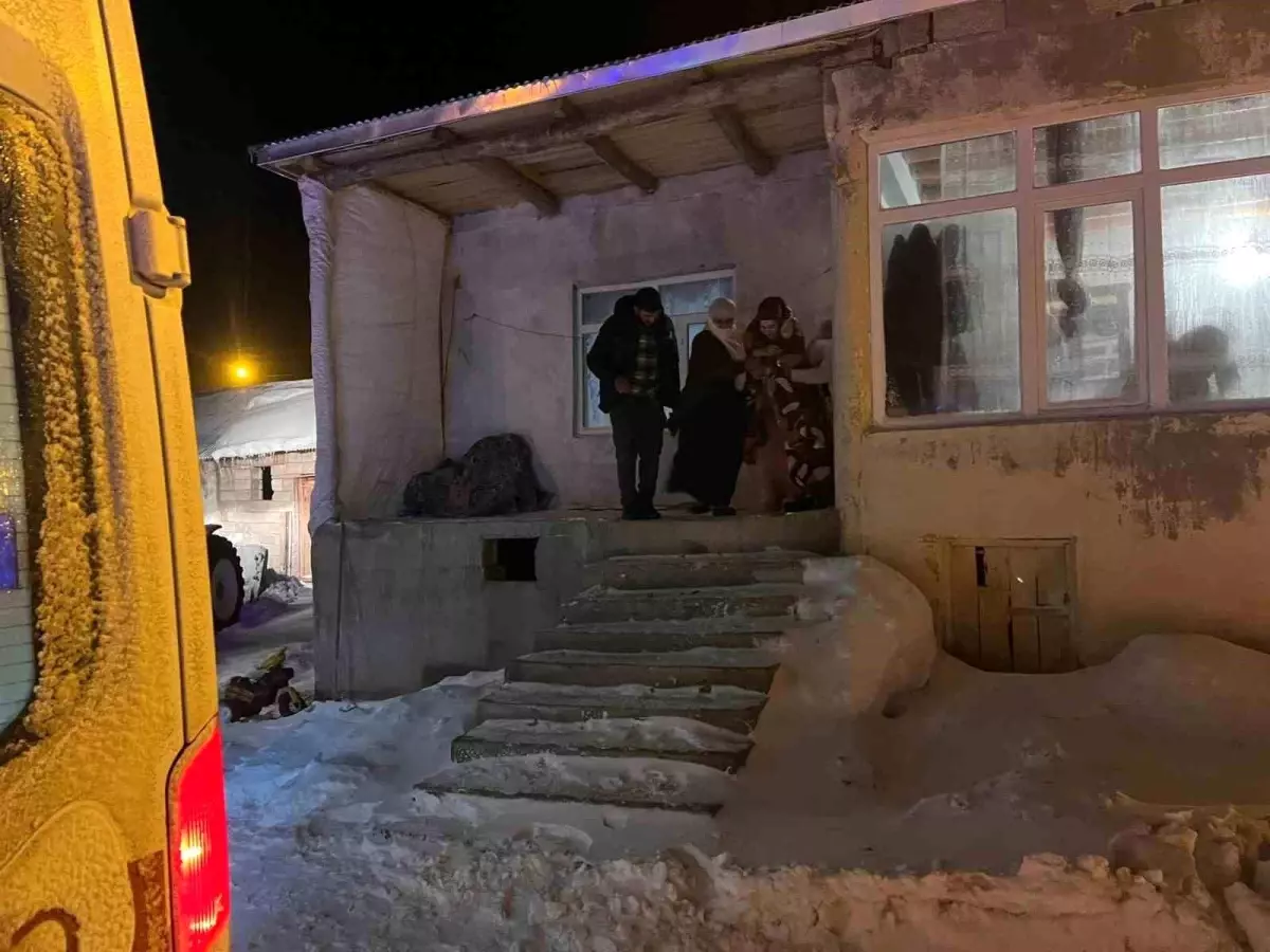 Aydınlar beldesinde vatandaşlar kendi imkanlarıyla yolu açtı