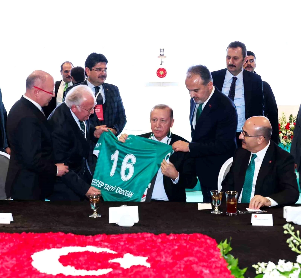 Bursaspor Başkanı Sinan Bür\'ün Cumhurbaşkanı Erdoğan\'la görüşmesi heyecan yarattı