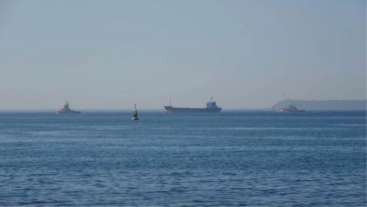 Çanakkale Boğazı\'nda Dümen Arızası Yapan Gemi Karanlık Liman Demir Sahası\'na Demir Attı