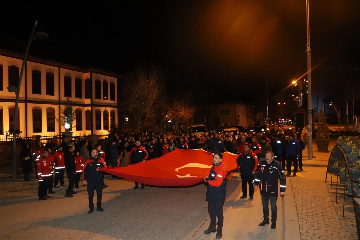 Çankırı\'da depremde hayatını kaybedenler için sessiz yürüyüş düzenlendi