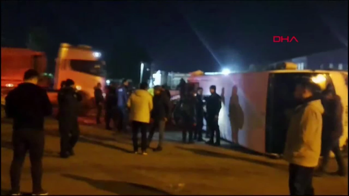 Hatay\'da Midibüs Devrildi: 11 Polis Yaralandı