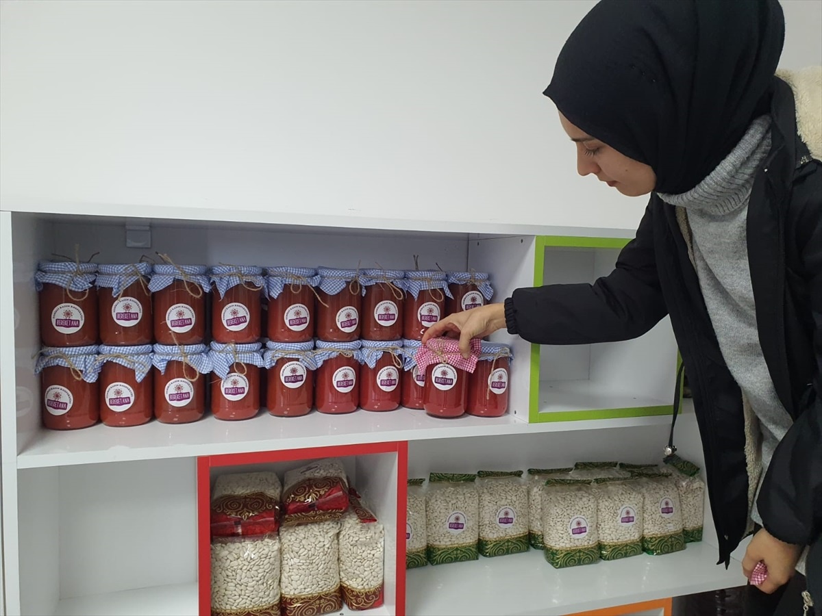 Demirci Kadın Kooperatifi\'nin Ürünleri için \'Bereket Ana\' Markası Tescillendi