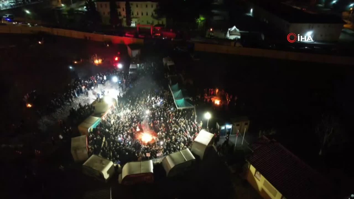 Depremde hayatını kaybedenler sela ve dua ile anıldı