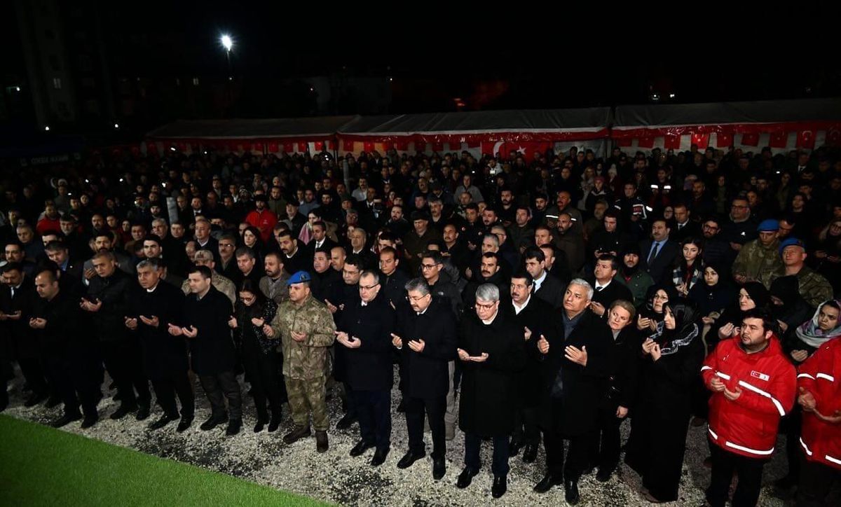 Depremde bin 10 kişinin öldüğü Osmaniye\'de acı anma