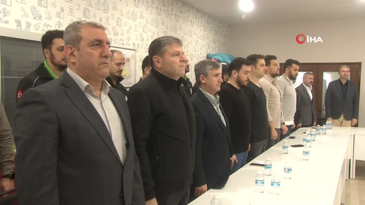 Depremde hayatını kaybeden vatandaşlar için Arnavutköy\'de anma programı düzenlendi