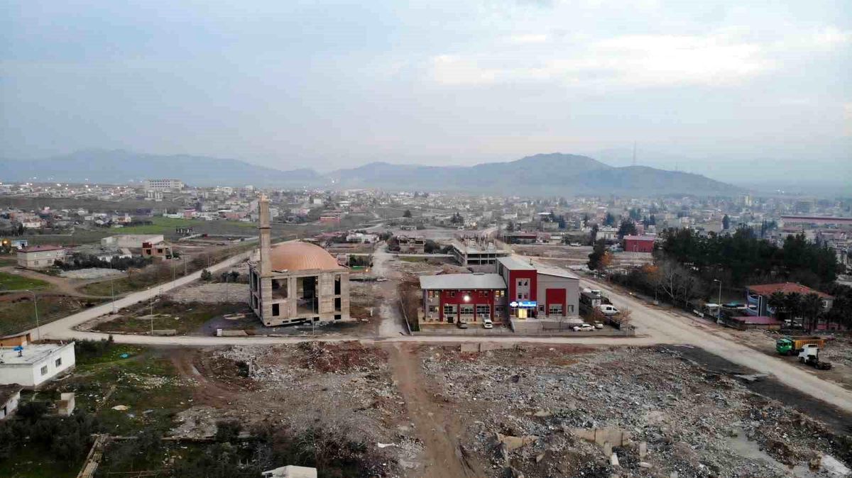 Gaziantep\'te depremde yıkılan mahallede cami ayakta kaldı