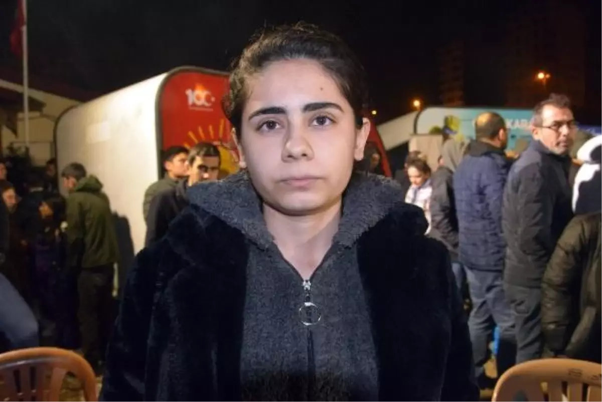 Depremde yıkılan binada kalan genç kızın bacağı ampute edildi, kız kardeşi hala kayıp