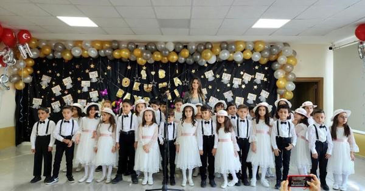 Depremzede Öğretmenler, Öğrencilerin Desteğiyle Acılarını Hafifletiyor