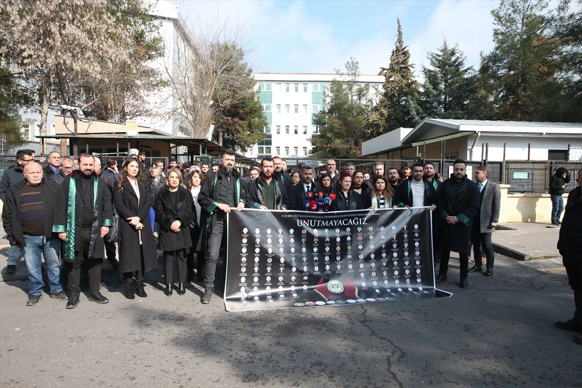 Diyarbakır\'da depremde hayatını kaybeden avukatlar anıldı