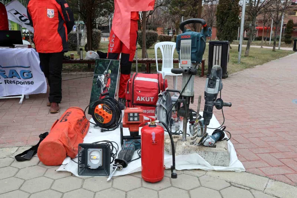 Kahramanmaraş\'ta Ebrar Sitesi\'nde yapılan arama kurtarma çalışmaları hakkında AKUT gönüllüsü Ahmet Aracı açıklama yaptı