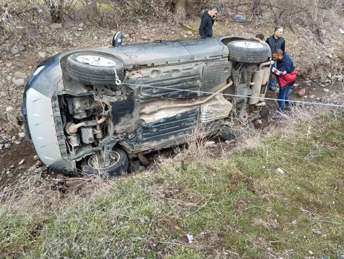 Elazığ\'da Otomobil Takla Attı: 1 Yaralı