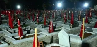 Depremde enkaz altında kalan kızının mezarını ziyaret eden baba: 'Ellerine sarıldım, ama hiçbir çare bulamadık'