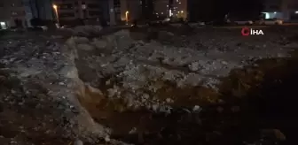 Gaziantep'te depremde hayatını kaybedenler için enkaz alanında Kuran-ı Kerim okutuldu