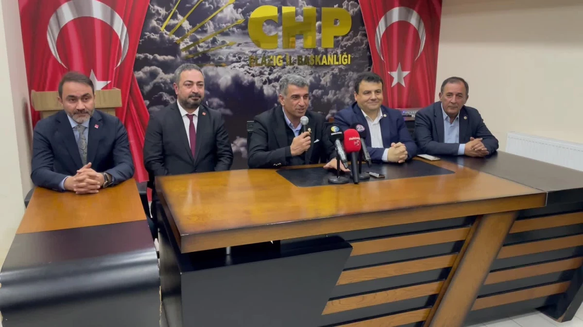 CHP Milletvekilleri Elazığ\'da Deprem Bölgesini Ziyaret Etti
