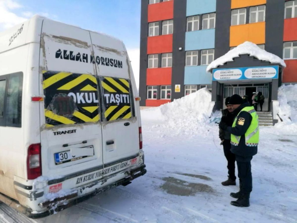 Hakkari İl Jandarma Komutanlığı Okul Servis Araçlarını Denetledi
