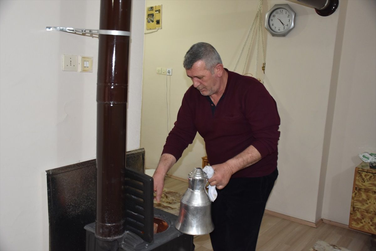 Depremlerden etkilenen Hatay\'da 40 yakınını kaybeden çiftin acısı hala taze