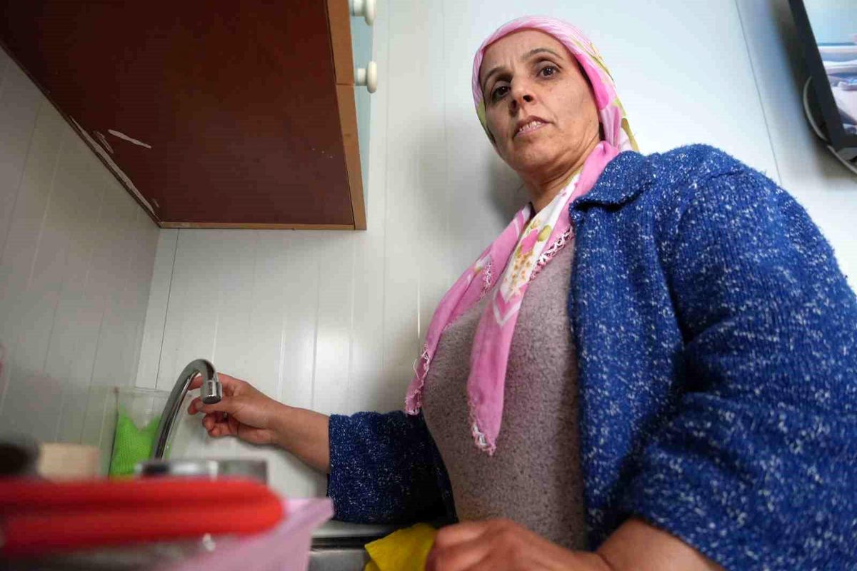 Kahramanmaraş merkezli depremlere Malatya\'da eşi ve 3 çocuğuyla yıkılan binanın altında kalan Bedriye Coşkun, yaşadığı travmaları unutamıyor