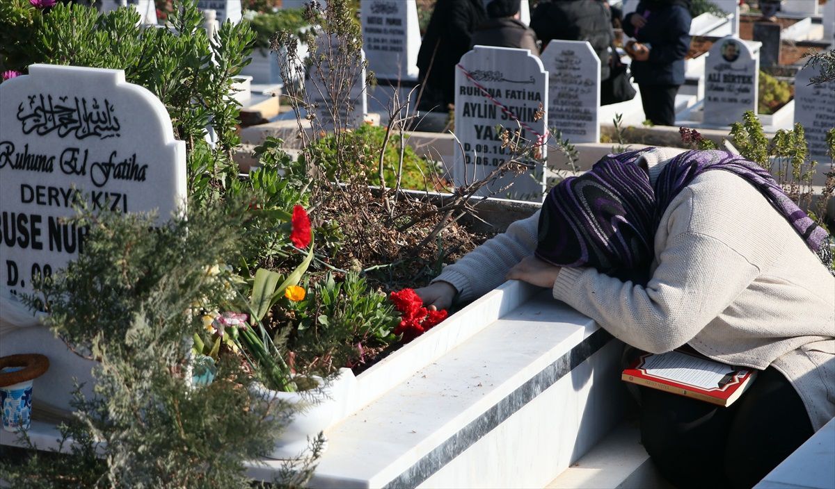İskenderun\'da depremde hayatını kaybedenler için anma programları düzenlendi
