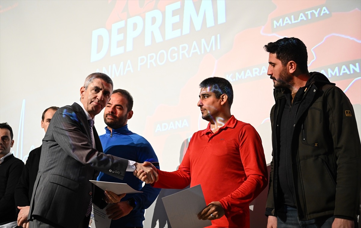 İstanbul Gençlik ve Spor İl Müdürlüğü, Depremin Birinci Yılında Anma Programı Düzenledi
