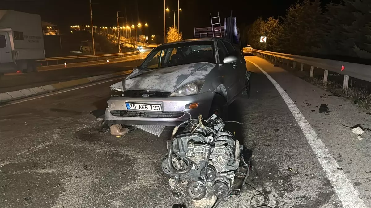 İzmit\'te Otomobilin Ağaca Çarpması Sonucu 5 Kişi Yaralandı