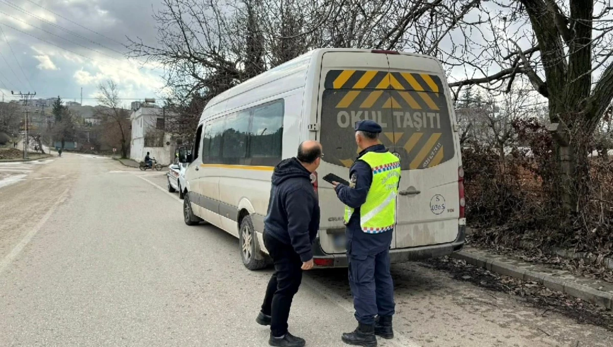 Gaziantep İl Jandarma Komutanlığı Okul Servis Araçlarına Denetim Yaptı