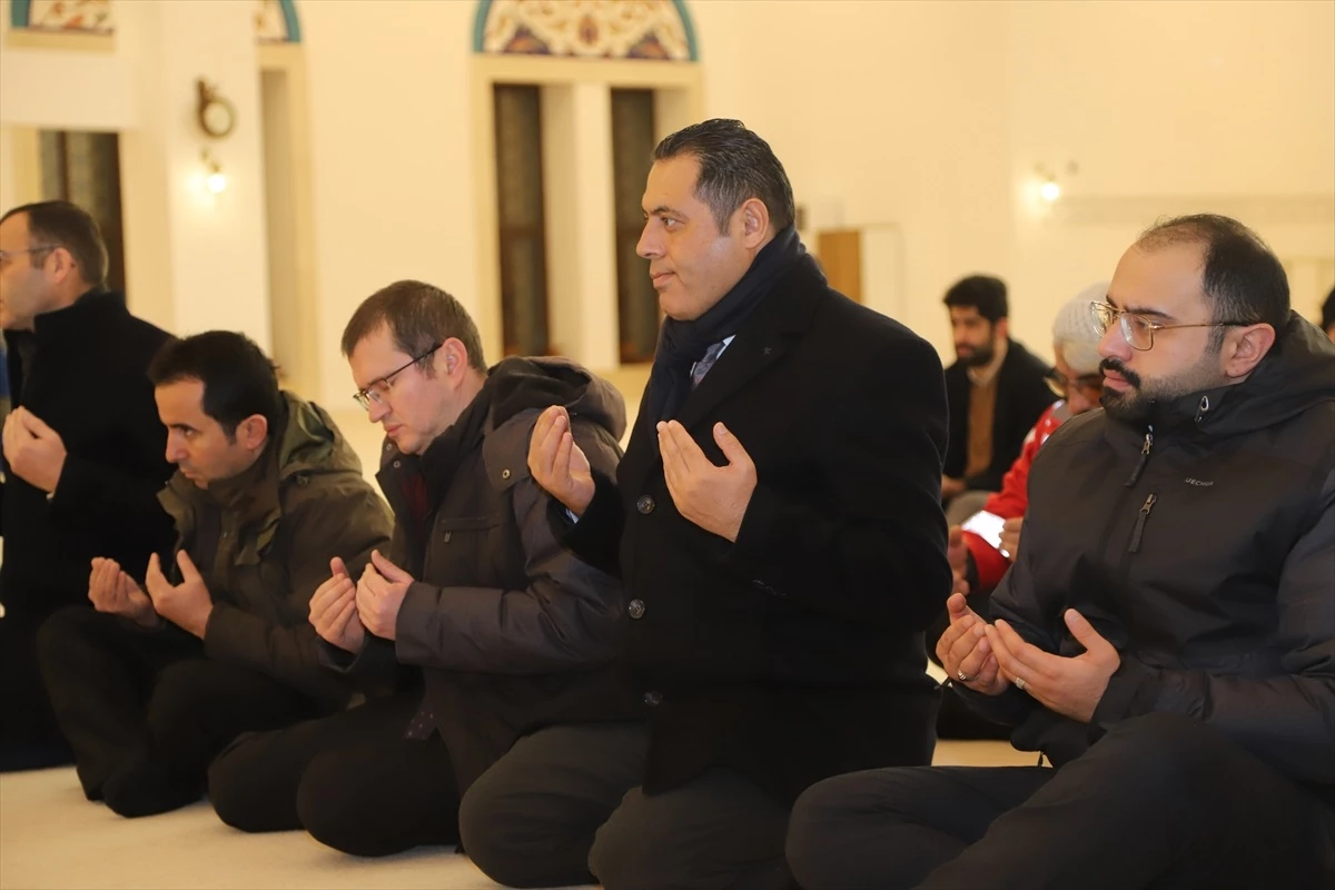 Kars, Iğdır, Ardahan ve Tunceli\'de Depremde Hayatını Kaybedenler Dualarla Anıldı