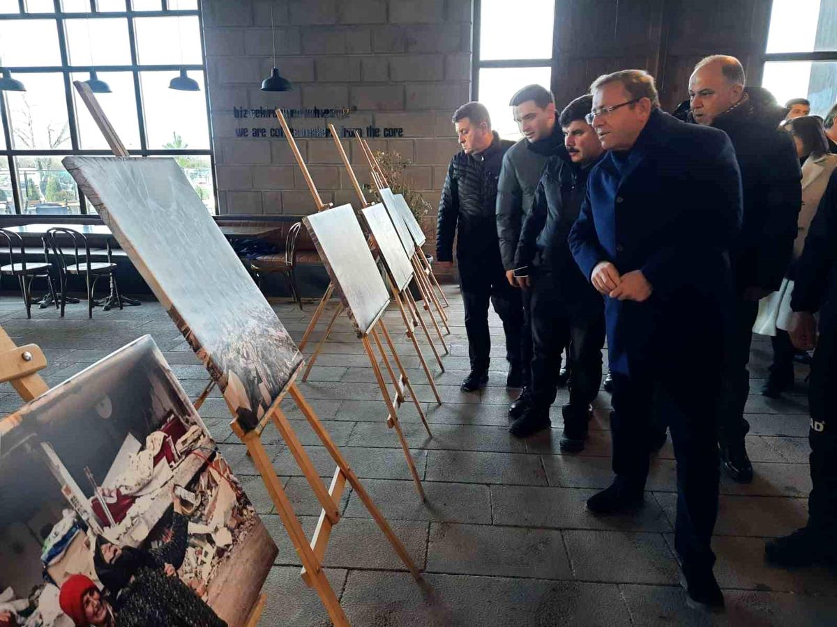 Kars\'ta Kahramanmaraş merkezli depremin 1. yıldönümünde fotoğraf sergisi açıldı