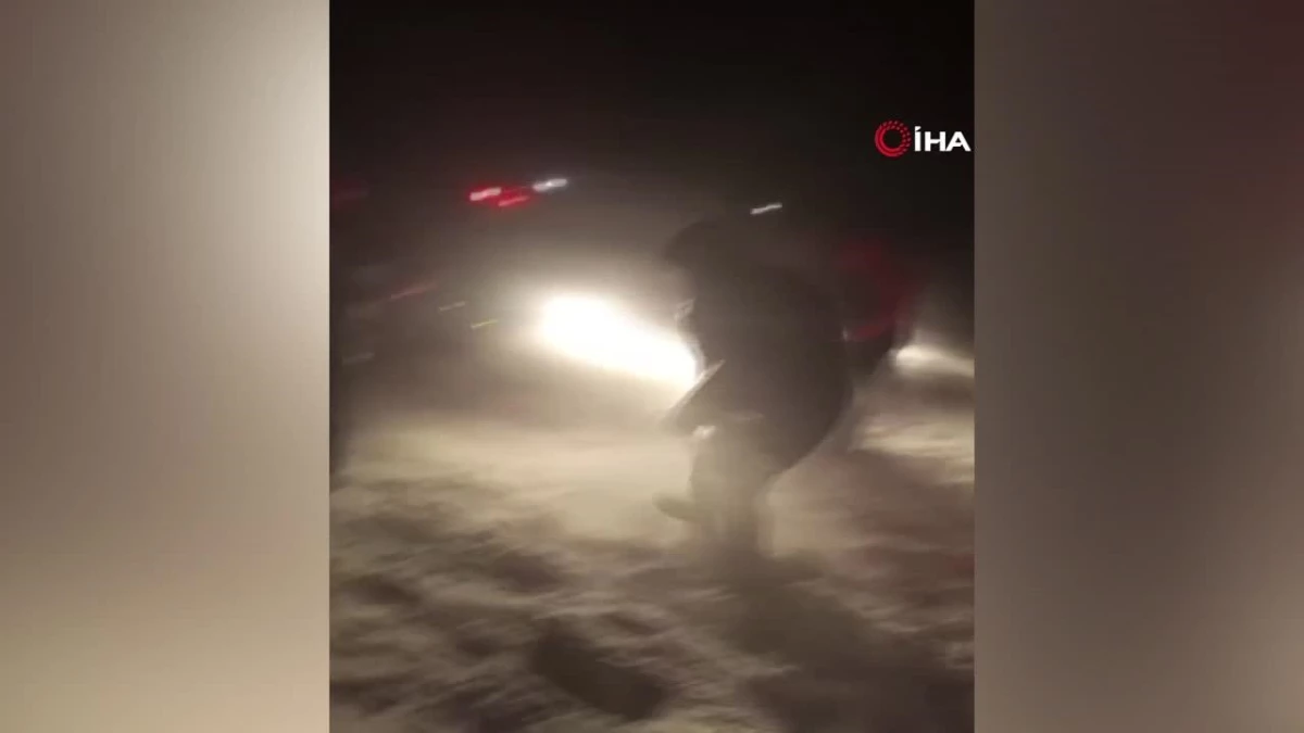 Kars\'ta donmak üzere olan 3 kişi kurtarıldı