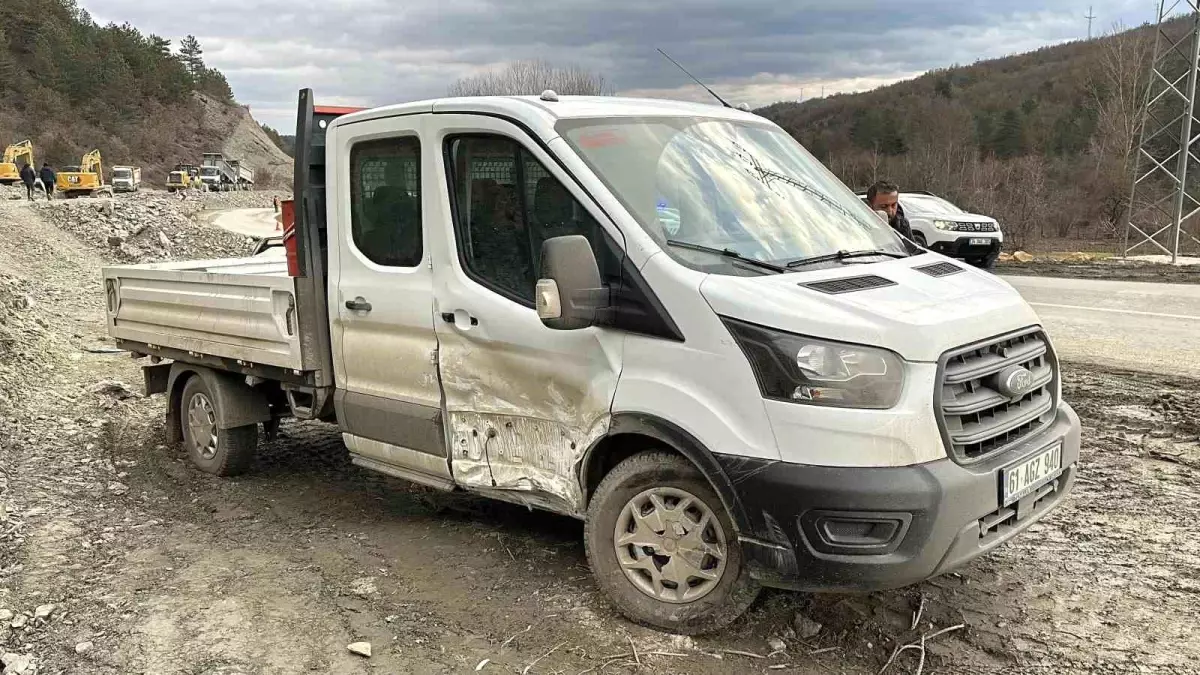 Kastamonu-Daday Karayolunda Otomobil ile Kamyonet Çarpıştı