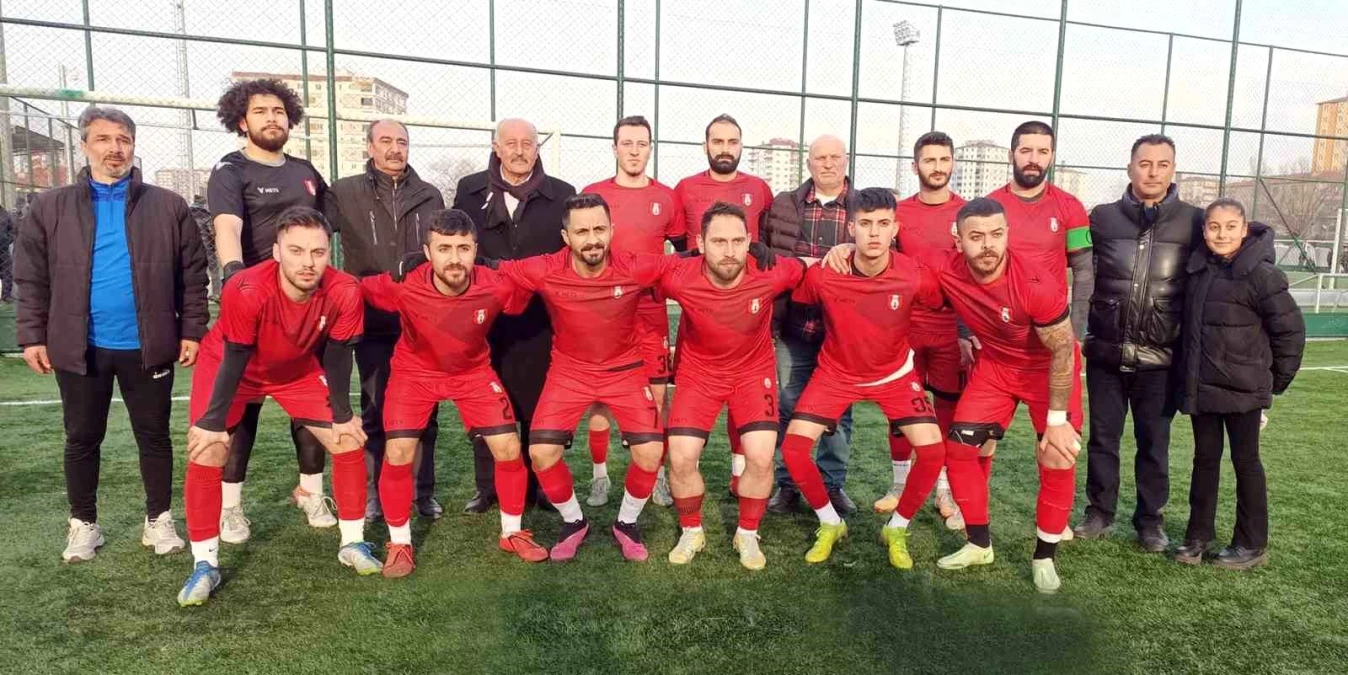 Gazi Osman Paşaspor, Özvatan Gençlikspor\'u 5 gollü maçta yendi