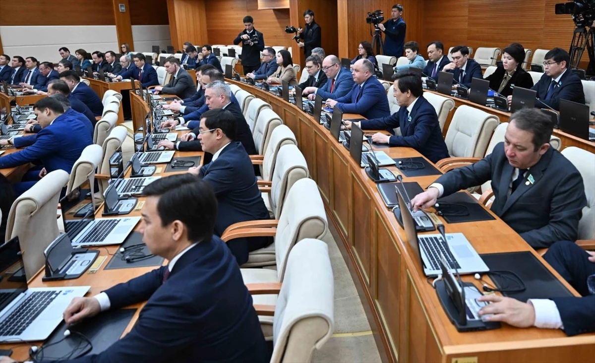 Kazakistan\'da Oljas Bektenov başbakanlık görevine getirildi