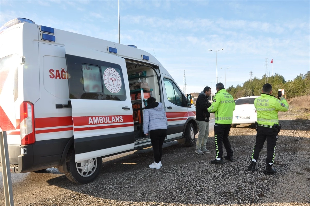 Lüleburgaz\'da şarampole devrilen otomobilde 3 kişi yaralandı