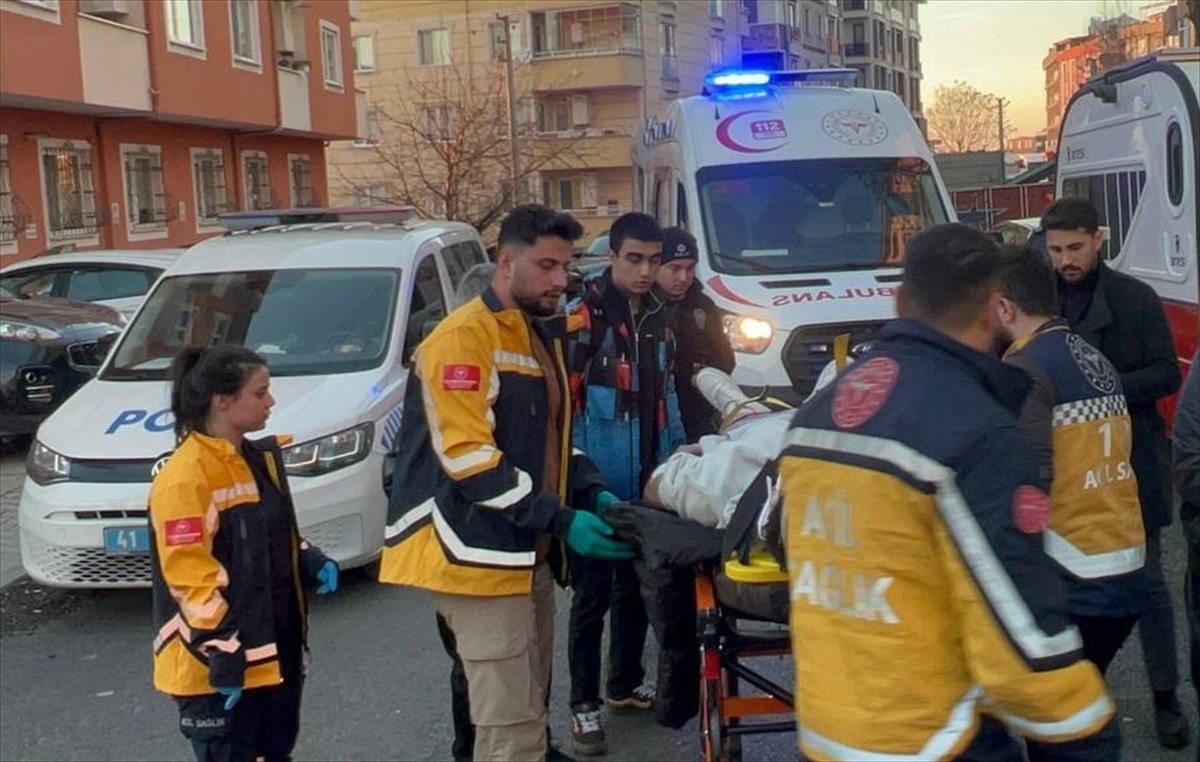 Gebze\'de motosikletle otomobil çarpışması kamerada